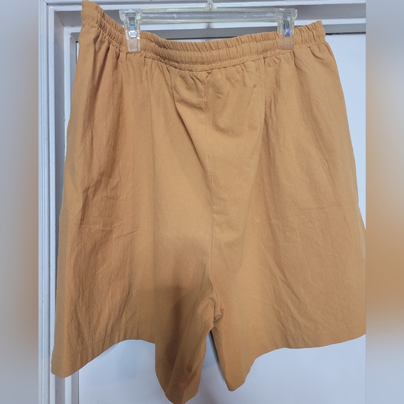 Women shorts - Picture 3 of 4